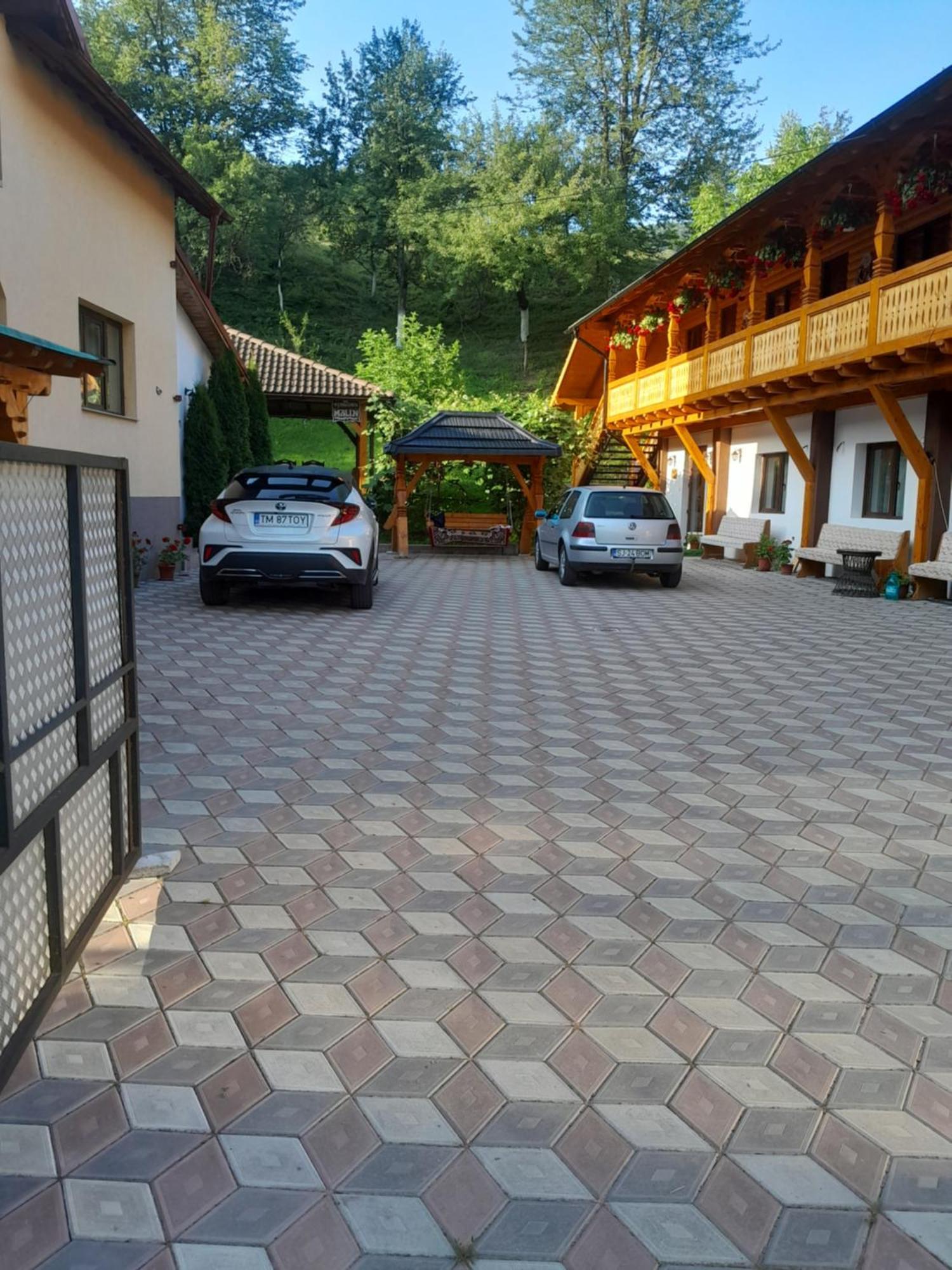 Pensiunea Malinul Lodge